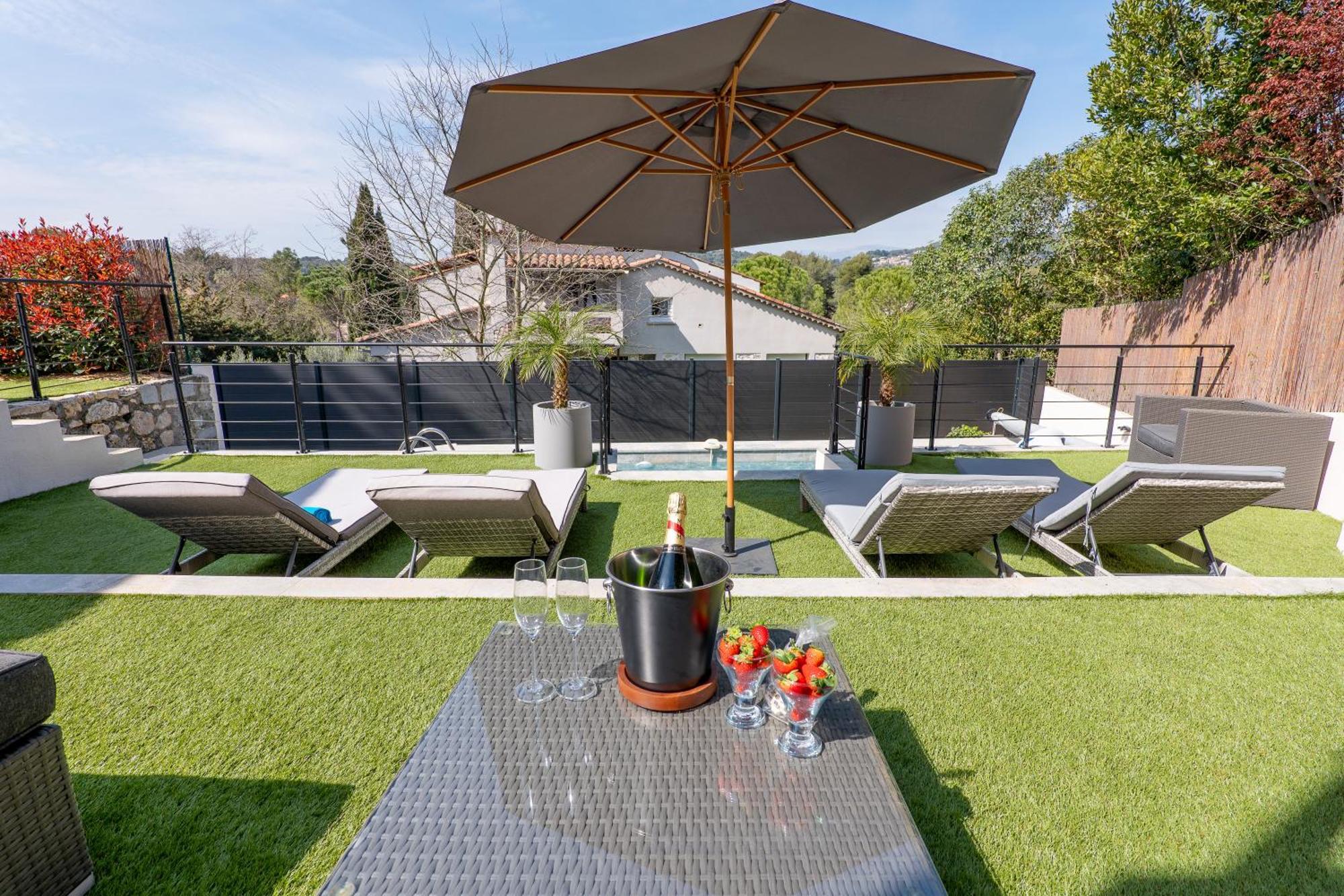 Piscine-Jacuzzi-Videoprojecteur-Clim La Perle Rare Villa Mougins Ngoại thất bức ảnh