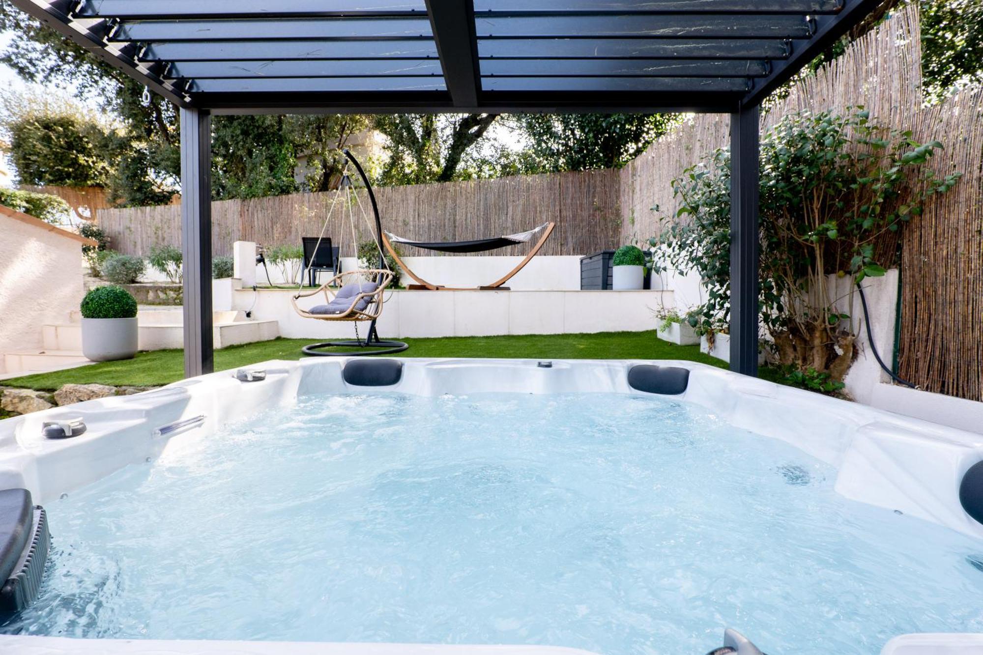 Piscine-Jacuzzi-Videoprojecteur-Clim La Perle Rare Villa Mougins Ngoại thất bức ảnh